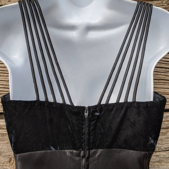 Vintage 1990s Black Velvet and Satin Gown by All That Jazz - Picture 5 of 6